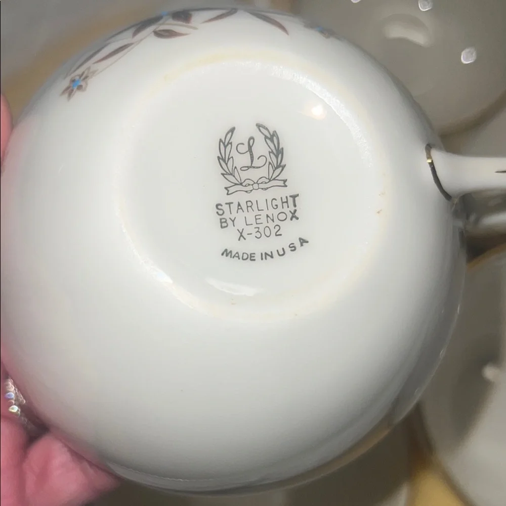 Set of 8 Lenox Elegant Gold and Cream Teacup Set. Starlight. In padded container